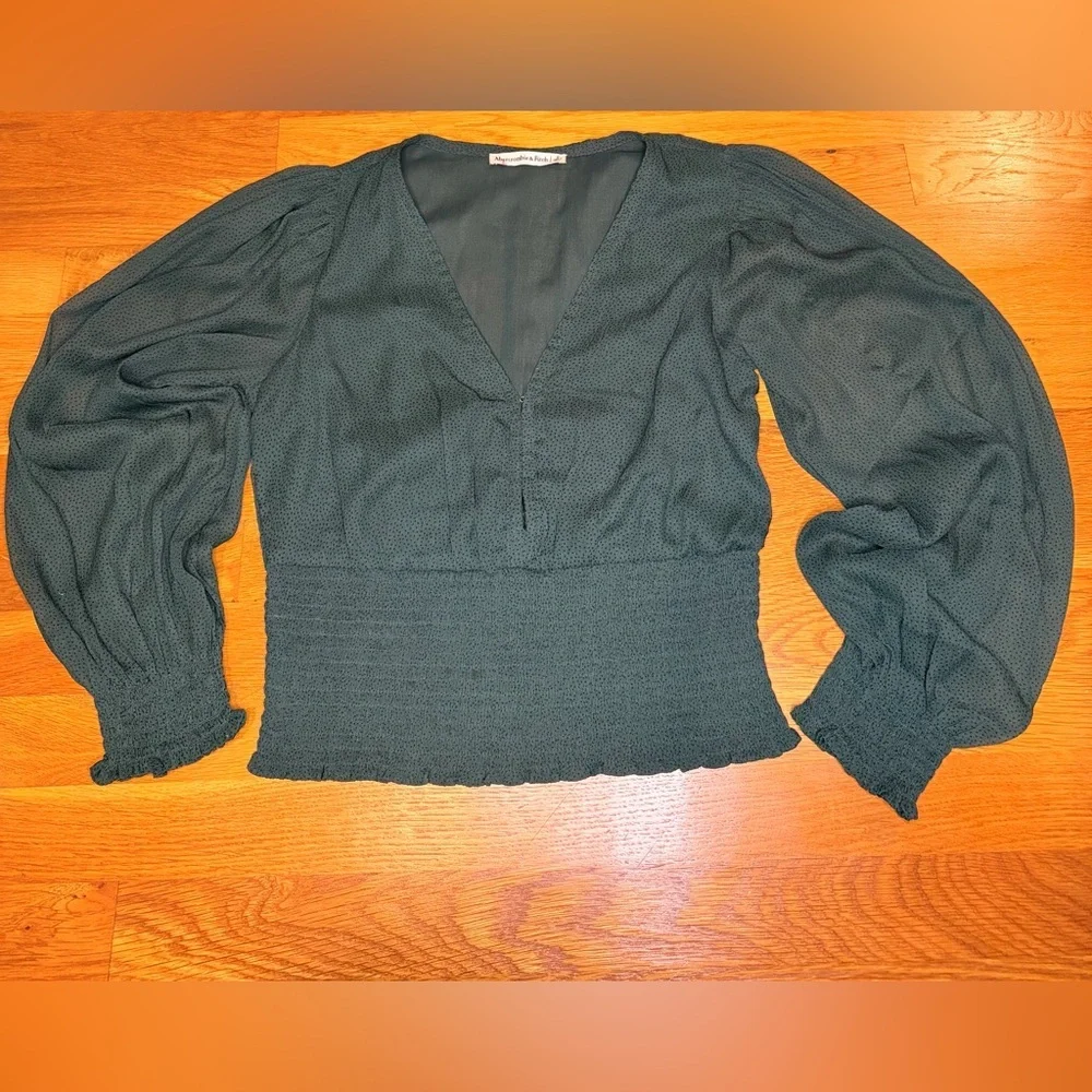 Abercrombie & Fitch Green Smocked Waist Blouse | Puff Sleeve V-Neck Top S